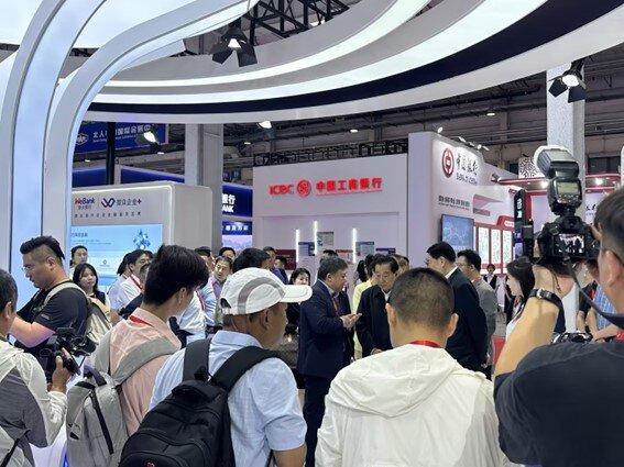 光潤通亮相第十一屆中國中小企業(yè)投融資交易會(huì) 光潤通亮相第十一屆中國中小企業(yè)投融資交易會(huì)